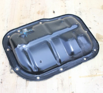 OEM CÁRTER DE ACEITE DE MOTOR INFERIOR PARA TOYOTA PRIUS 2ZR 2010-2015 12102-37010 Foto 1 de 3