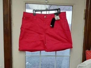 Nuevo con etiquetas Pantalones Cortos Lee Para Mujer Plus Tiro Medio Lo último Magenta 5" Costura 18 - Imagen 1 de 2