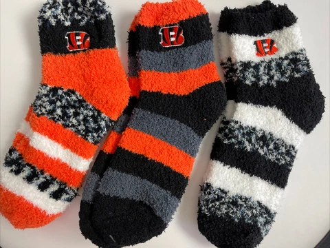 3 PAIR SET! Cincinnati Bengals FBF Women’s Cozy Fuzzy Sleep Socks. OSFM (FZ4) Cover