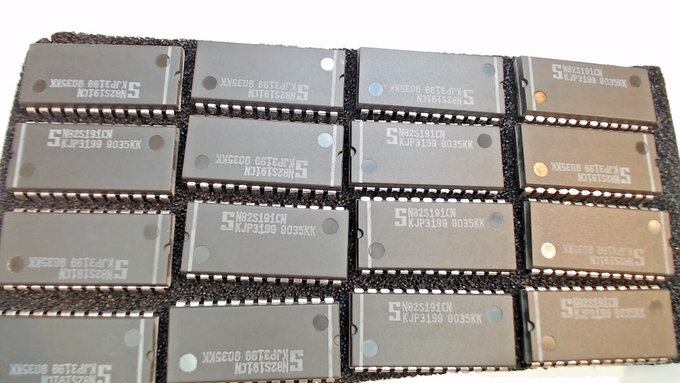 Lot of 25 Signetics N82S191CN 2K×8 Bipolar PROM — DIP-24 — NOS - Image 1 of 1