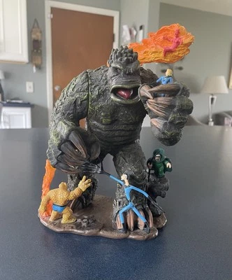 Obras-primas Marvel Legends. Boneco estátua Fantastic Four Meet the Mole Man. - Imagem 1 de 4