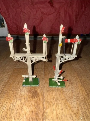 2 Crescent Toys British Hollowcast Railroad Track Señales Metal Foto 1 de 4