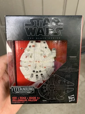 Star Wars: The Black Series - Titanium Series #01 Millennium Falcon Foto 1 de 4