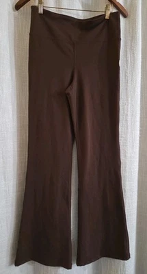 Gap Fit 高压缩 Sky High Rise Power Flare 紧身裤中号棕色 — 第 1/4 张图片