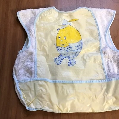 Винтажный виниловый желтый шалтай-болтай нагрудник с мешочком для ловли крошек махровая ткань сзади - Изображение 1 из 4