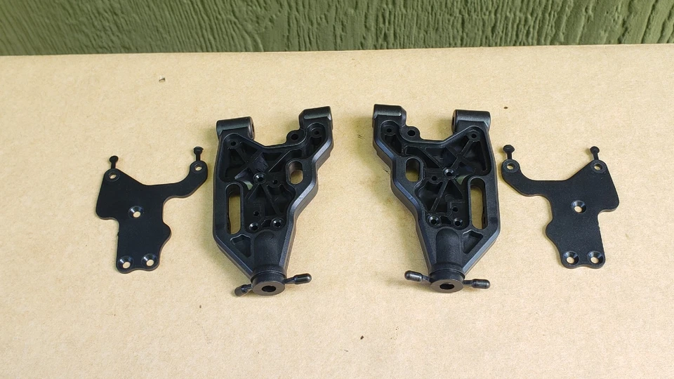 TEAM ASSOCIATED RC8B3.2 A ARM  - Image 1 of 1