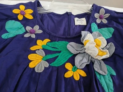 Vestido Must Have Mini Boden púrpura floral bordado manga corta Foto 1 de 3