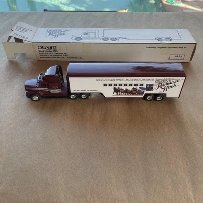 ERTL Country’s Reminisce Hitch Freightliner 1993 semi - con caja Foto 1 de 4
