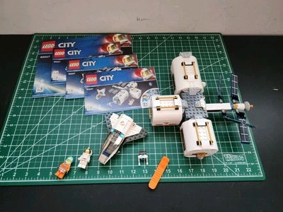 LEGO City Lunar Space Station (60227) with Minifigures - 99% - Image 1 of 4