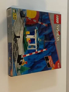 Lego Train 9V 4532:Manual Level Crossing New - Picture 1 of 3