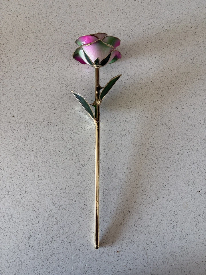 Flor decorativa rosa esmalte oro recuerdo Foto 1 de 3