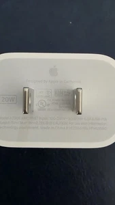 Apple Adaptateur Secteur USB-C 20W Chargeur Mural A2305 Original + Câble USB-C d'origine - Photo 1 sur 2