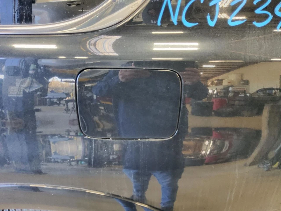 QX80      2014 Fuel Filler Door 359539 - Image 1 of 1