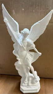 "Arcángel San Miguel derrotando a Satanás bueno vs mal catolicismo estatua 12"" HGHT" - Imagen 1 de 15