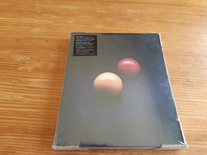PAUL McCARTNEY & WINGS - VENUS AND MARS -ARCHIVE DELUXE 2CD + DVD - NEW & SEALED - Picture 1 of 8