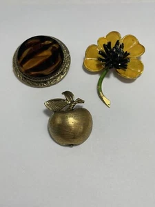 Broche Original Por Robert 3 Broches Esmalte Flor Amarilla, Manzana Y Alrededor - Imagen 1 de 6
