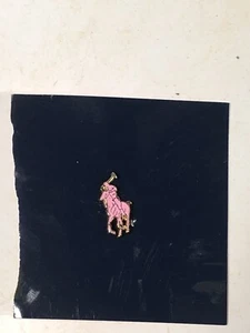 Ralph Lauren Polo rosa Pony Pferd Brustkrebs Bewusstsein Emaille Pin - Bild 1 von 8