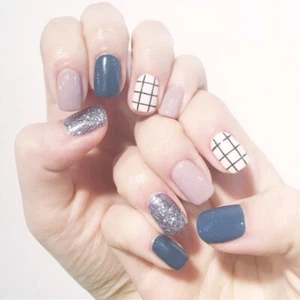 Neu mit Etikett Nail Enhancement Fake Nail Short blau weiß Sprung Farbraster 24 Nagelstücke - Bild 1 von 2