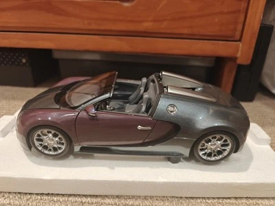 1:18 Minichamps Bugatti Veyron Grand Sport 2009 Grey/ Purple Metallic - Image 1 of 4
