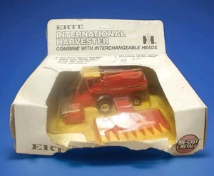 Ertl Maßstab 1:80 IH International Harvester Mähdrescher teilgeöffnet - Bild 1 von 5