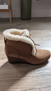 BOTAS DE CUÑA UGG® AUSTRALIA JEOVANA CUERO GAMUZA CASTAÑO UK 6 EUR 39 US 8 - Imagen 1 de 8