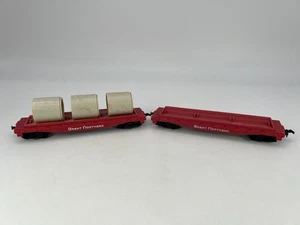 Tyco HO Scale Set of (2) Great Northern Red Flat Car w/ Pipes Good Condition - Bild 1 von 7