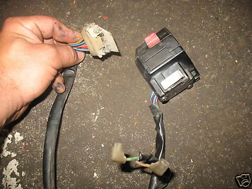 86 YAMAHA FZ600 FZ 600 F1 F1R START KILL SWTICH CONJUNTO Foto 1 de 1