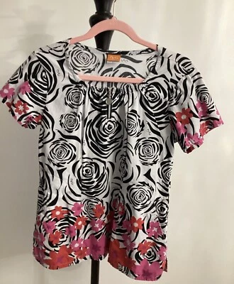 NRG By Barco Women’s Scrub Top - Small - Image 1 of 4