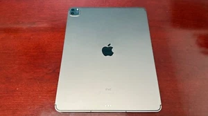 Apple iPad Pro 12,9 Zoll (5. Gen) - 128GB - Space Grau (Cell) - leichte Biegung - Bild 1 von 7