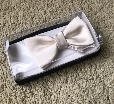 Pajarita NEAL & PALMER Jermyn Street London Arcade Marfil Clásica Seda Cruda Foto 1 de 4