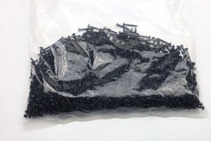 LOTE DE 1000 TORNILLOS DE MONTAJE DE CABEZA REDONDA/HERRAJES PARA GUITARRA NEGROS 20 mm x 2,3 mm - Imagen 1 de 3