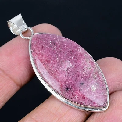 Colgante hecho a mano de rodonita enchapado en plata 925 de 2,25" Foto 1 de 3