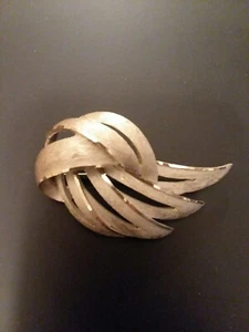 Vintage Retro High End BSK Signed Brushed Silver Toned Wave Leaf Pin Brooch - Picture 1 of 4