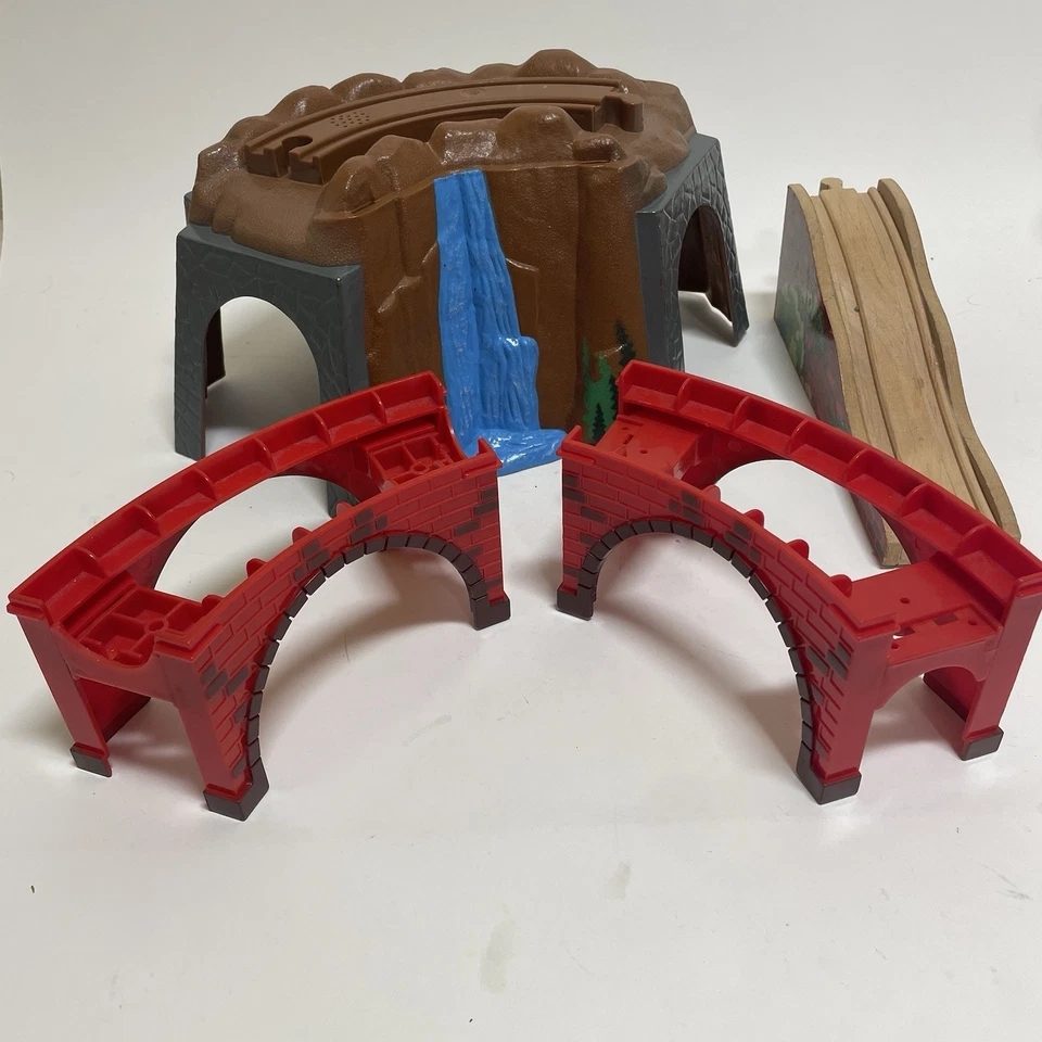 THOMAS & FRIENDS Railway Track Fork Tunnel Bridge Double Bridge  Plastic Kids - Image 1 of 4