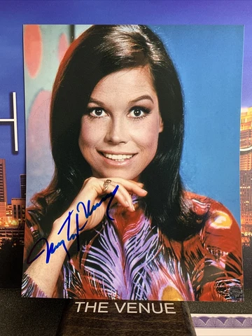 Mary Tyler Moore (Actress) Signed Autographed 8x10 photo - AUTO w/COA Cover