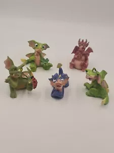 5 Vintage hand painted mythical cute dragons symbolising moods, cartoon style - Foto 1 di 8