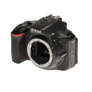Nikon D5600 schwarz gebraucht Zustand Gut - Bild 1 von 5