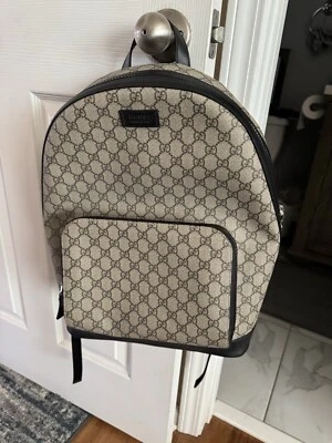 Mochila Gucci GG Supreme Foto 1 de 4