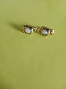 Vintage Avon Faux Opal And Gold Plated Clip On Earrings - Picture 1 of 2