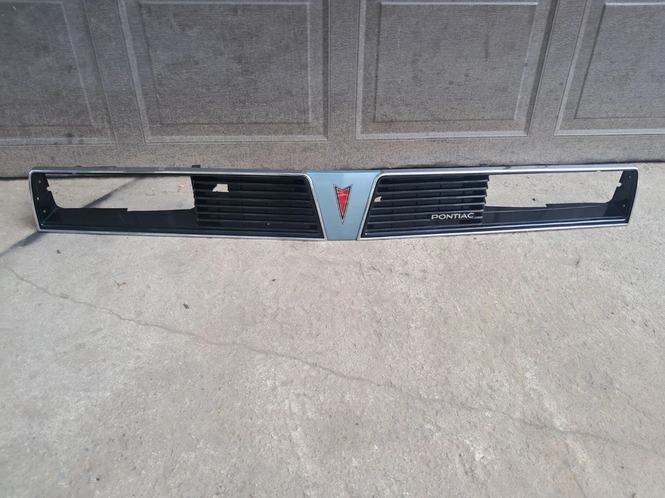 1985-1986 Pontiac 6000 Grille Assembly # 10036769 - Image 1 of 4