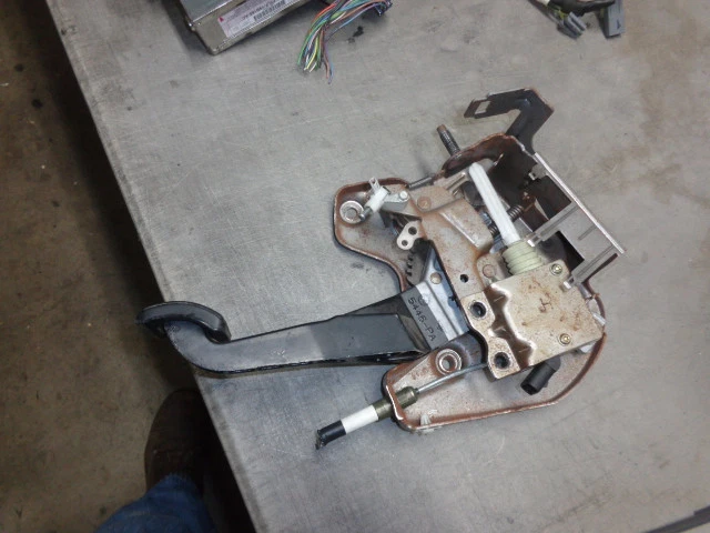 Emergency Brake Lincoln Mark VIII 97 98 - Imagem 1 de 3