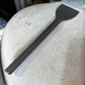 Mayhew 12310 Chisel,2-1/2In. Tip,10-1/2In. L,Floor - Picture 1 of 5