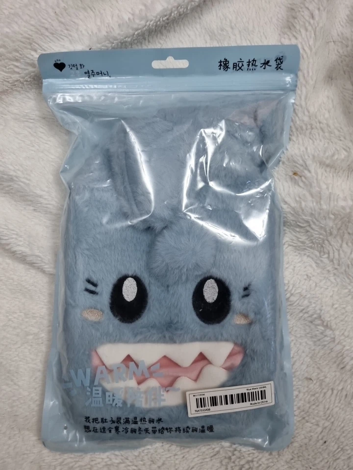 Botella de agua caliente de tiburón con cubierta de tiburón peludo nuevo con etiquetas Foto 1 de 1