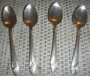 Vintage Tudor Plate Oneida Community Queen Bess - Silverplate 4 Teaspoons - Picture 1 of 6