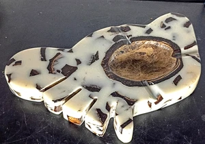 Cenicero de cigarrillos vintage con cáscara de coco en forma de pie caribeño, bandeja de ceniza de mármol - Imagen 1 de 3