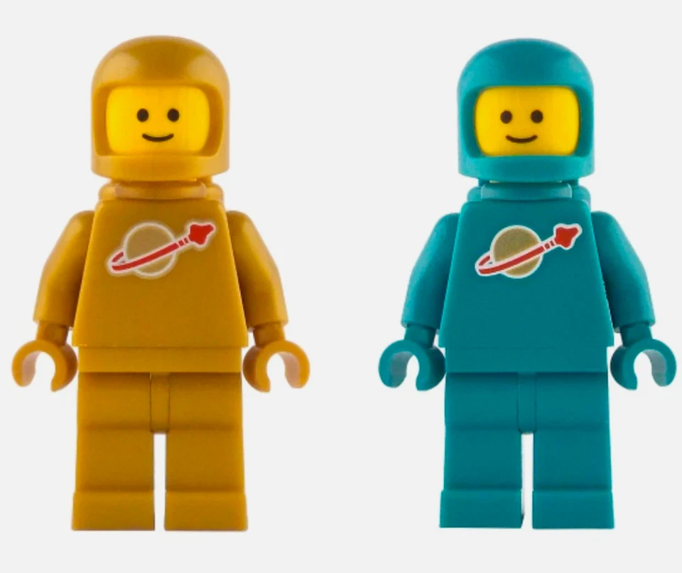 LEGO Classic Spaceman Astronaut Teal & Gold Minifigure Vending Machine (21358) - Image 1 of 1