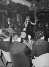 Showgirl Mandy Rice-Davies a witness Profumo Scandal singing da- 1964 Old Photo