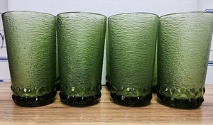 Juego de 8 copas de agua de vidrio potable texturizado verde de colección Indiana Soreno - Imagen 1 de 17