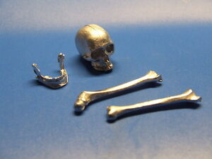 NEW - Skull with Bones, WW II, RC Tank Accessories, 1:16 Scale