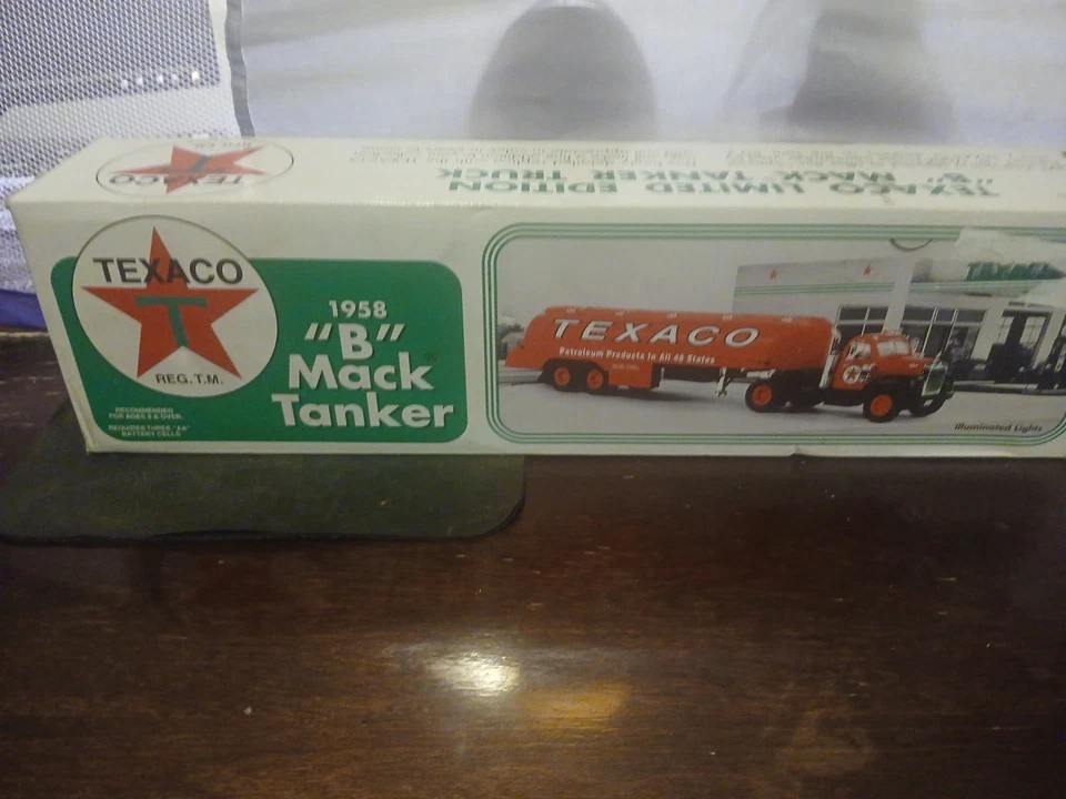 Camión cisterna Mack B Mack 1958 JMT réplicas Texaco banco de luces iluminadas al aceite Foto 1 de 1